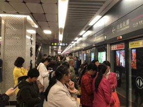 南京地铁S1线故障 乘客摸黑走隧道(南京地铁S1线突发故障，乘客摸黑走隧道)